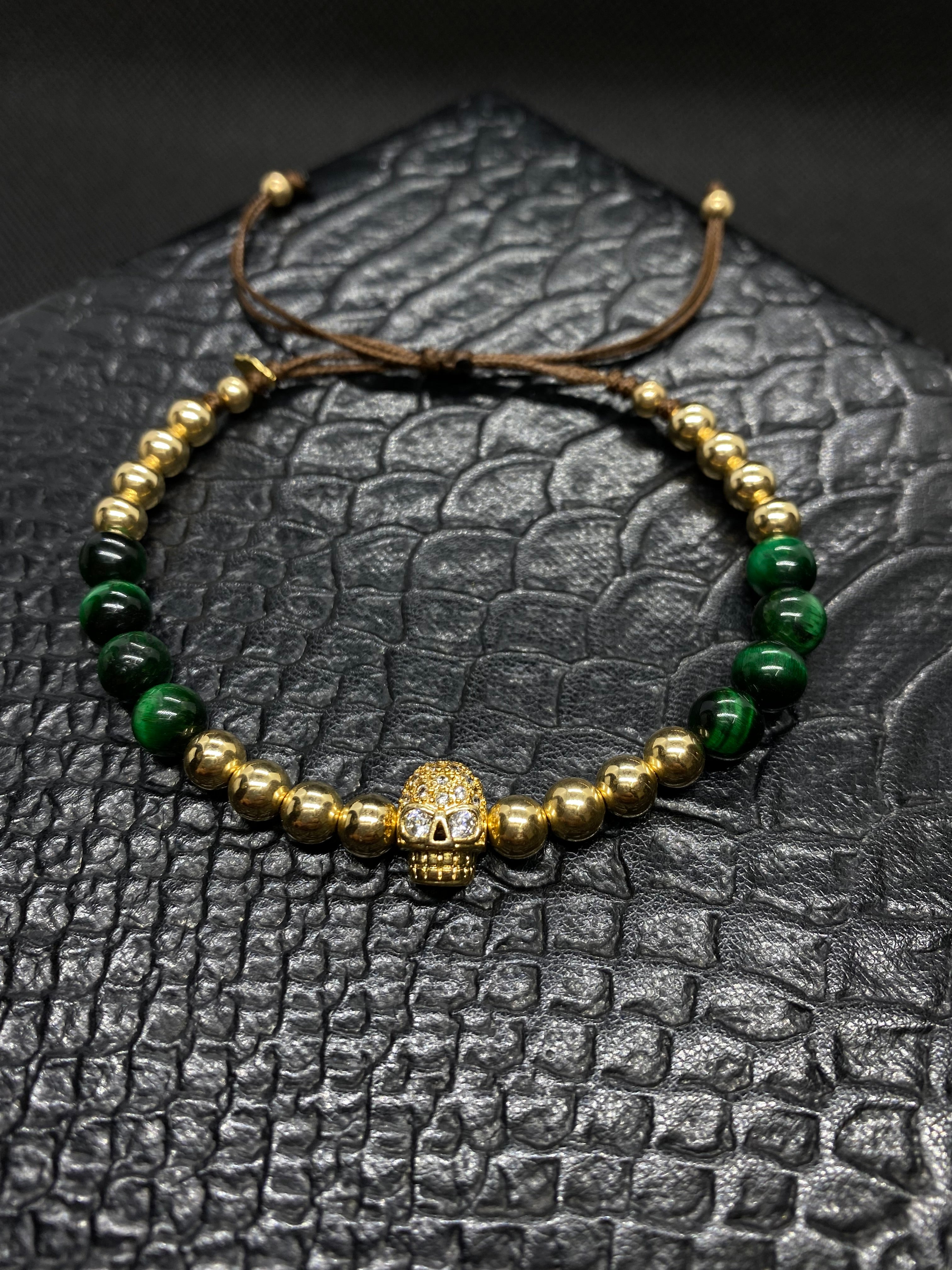 PULSERA PIEDRA OJO DE TIGRE VERDE, BOLAS ORO REAL CON CALAVERA